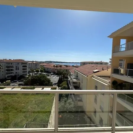 Parc Exflora With Parking, 2br